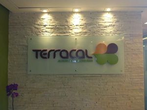 Letreiros em vidro