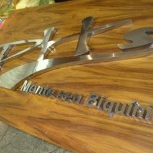 Letras de aço polido