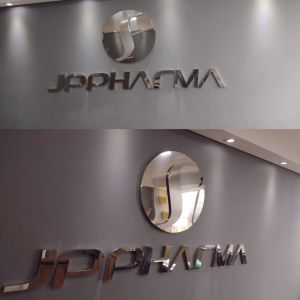 Letras de aço polido