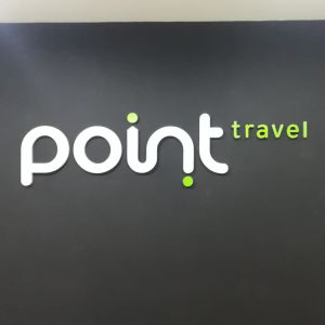 letras em relevo de chapa galvanizada pintada