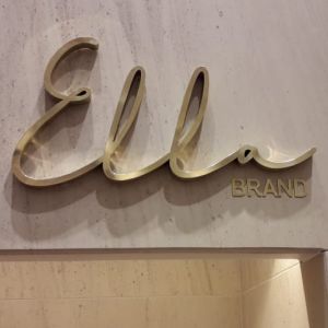 Letras de latão dourado