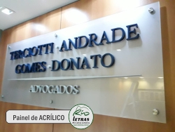 placa de acrilico letras em relevo