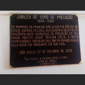 Placa de bronze fundido