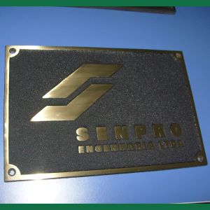 Placa de bronze fundido