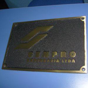 Placa de bronze fundido